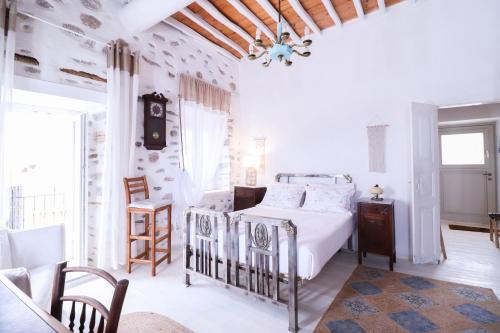 Imagen de la galería de Rustic house in Ano Syros, en Ano Syros