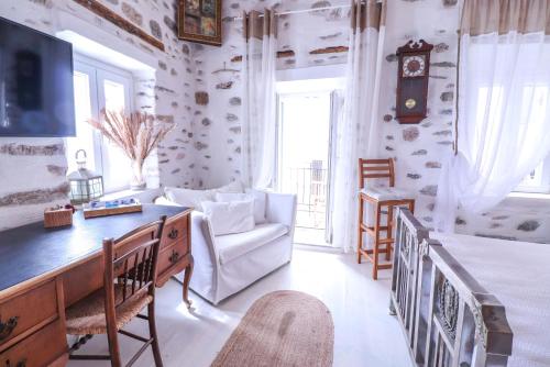 Rustic house in Ano Syros