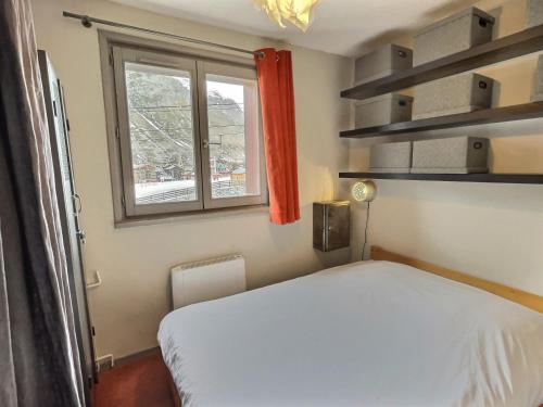 a bedroom with a white bed and a window at Appartement Val-d'Isère, 4 pièces, 6 personnes - FR-1-411-682 in Val-d'Isère