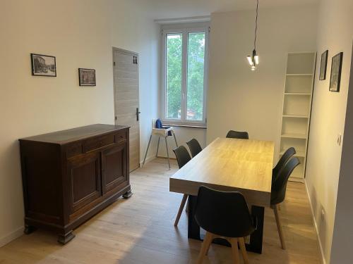 a dining room with a wooden table and chairs at Maison de vacances dans le Diois au pied du Vercors avec 2 chambres pour 6 personnes in Menglon