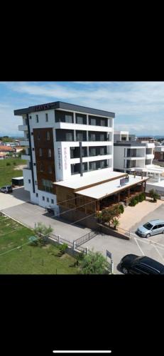 Φωτογραφία από το άλμπουμ του Heaven Lux Ulcinj σε Ulcinj