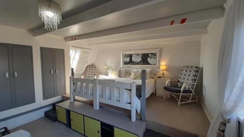 a bedroom with a bed and a desk and a chair at Vergenoegd Guesthouse in Panorama