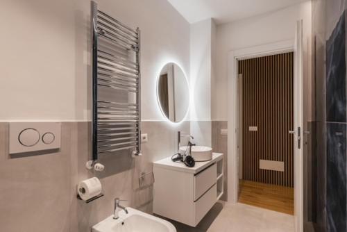 THE FIFTH Properties Luxury Apartment near LUISS Rome Viale Libia
