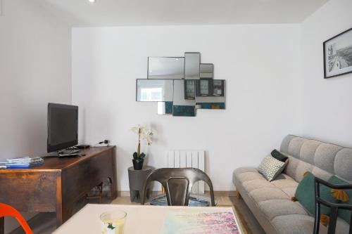 a living room with a couch and a table at Charmante maison de pecheur in Ploubazlanec