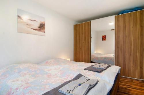 a bedroom with a bed and a mirror at Ferienwohnung Honberg in Tuttlingen