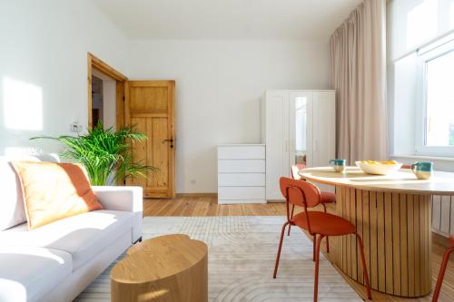 Roomsy Broniewskiego