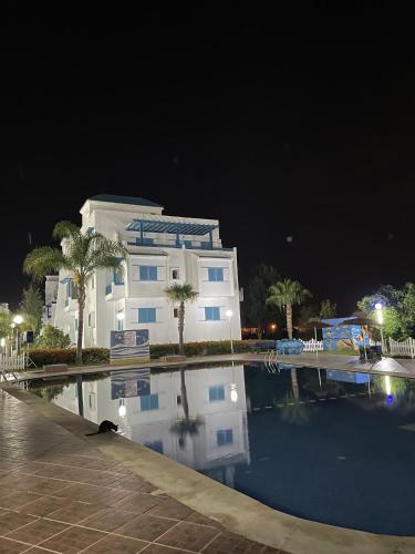 Πισίνα στο ή κοντά στο Appartement prestigieux à Smir Park M'diq