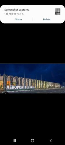 uma imagem de um aeroporto com um sinal que diz aprovação menos poupa em Stay 3 km near to Airport Fes Saiss em Fez