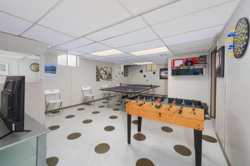 Foto dalla galleria di Relaxation Station - Hot tub and scenic location downtown South Haven a South Haven