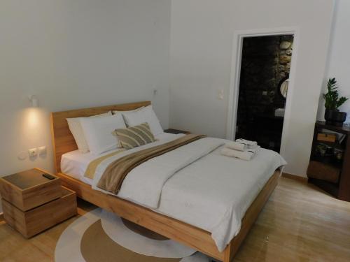 Кровать или кровати в номере Olympus Stone Lodge