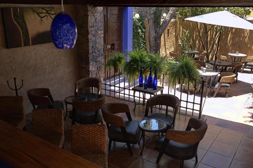 a restaurant with tables and chairs and plants on a patio at Hotel Boutique La Granja in Tequisquiapan