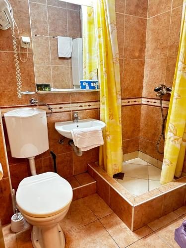 Ванна кімната в CENTRAL HOTEL-Budva