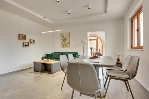 Гостиная зона в Sutorman 1 Villa D&B