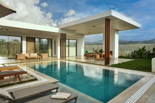 Ashta Suites / Minimal Suite