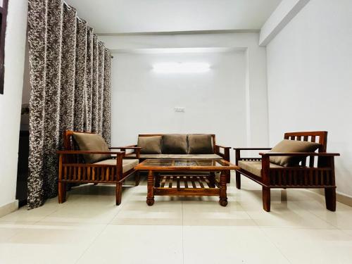 Posezení v ubytování Hotel SUZU INN - Couple Friendly Fatehpur