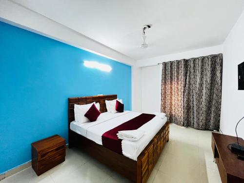 Postel nebo postele na pokoji v ubytování Hotel SUZU INN - Couple Friendly Fatehpur