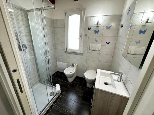 Koupelna v ubytování Grazioso e panoramico appartamento in zona residenziale a Sant'Antioco C54