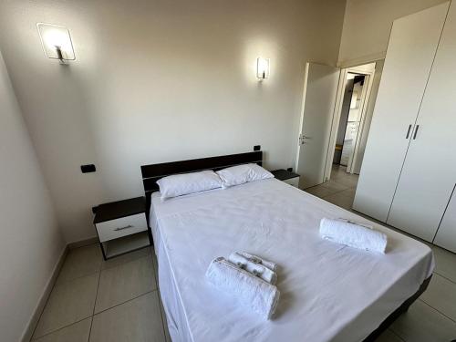 Postel nebo postele na pokoji v ubytování Grazioso e panoramico appartamento in zona residenziale a Sant'Antioco C54