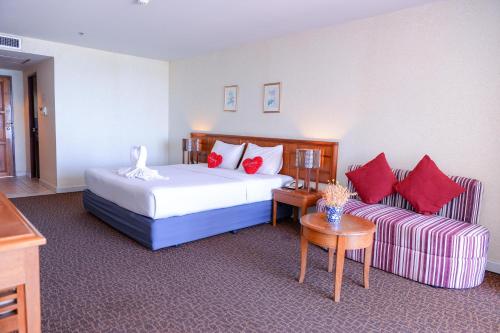 Un pat sau paturi într-o cameră la Sandy Spring Hotel
