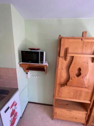 a microwave sitting on a shelf in a kitchen at L'horizon - Vue lac - 5min plage in Port-la-Nouvelle
