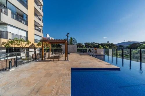 a swimming pool on the side of a building at Apartamento Studio Completo! in Sao Jose do Rio Preto