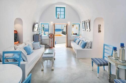 EverBlue Cave house by Thireon