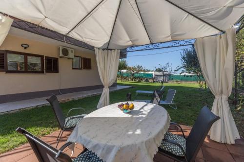 Silvia big private garden