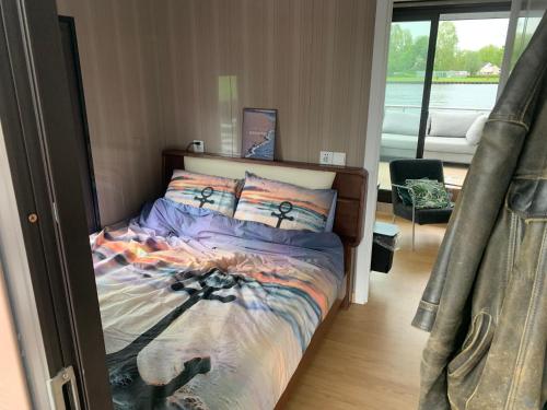 Кровать или кровати в номере Houseboot