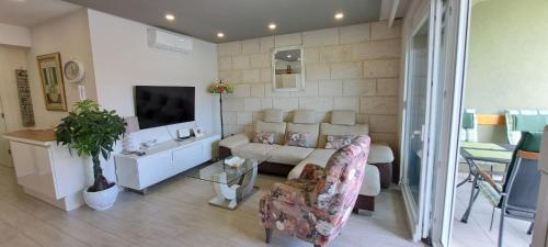 "Modern apartment Matutu" - parking is in the garage