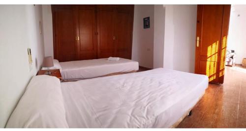 5 bed family villa with pool