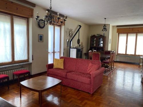 a living room with a red couch and a table at Villino Maria in Dazio