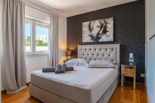 Chic & Fabulous Iris+Free Garage