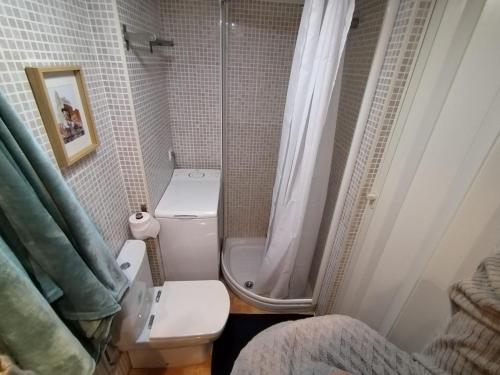 A bathroom at ARGONAVIS 319