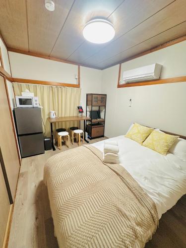 a bedroom with a large bed in a room at 桜Home in Tokyo