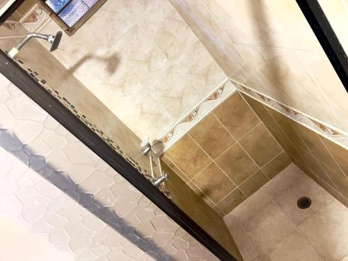 an overhead view of a shower in a bathroom at Apartamento Premium Cerca de Todo in Valledupar