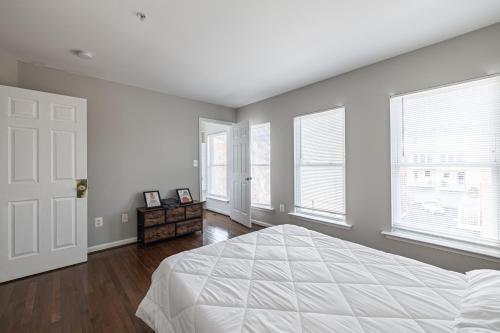 Postel nebo postele na pokoji v ubytování LUX Gorgeous 3BR Townhome in Washington DC