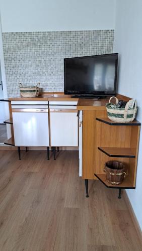 a wooden desk with a tv on top of it at Casa Lino in Premia