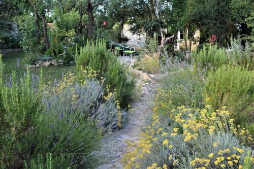 Stone Corner I Ruhiges Steinhaus mit Garten nahe Rovinj & Meer