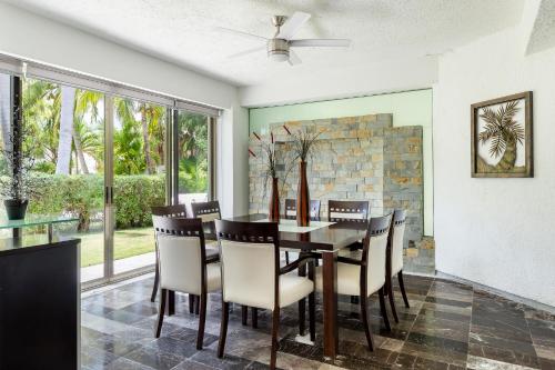 a dining room with a table and chairs at Large House - walking to beach - 10 guests! in Cancún