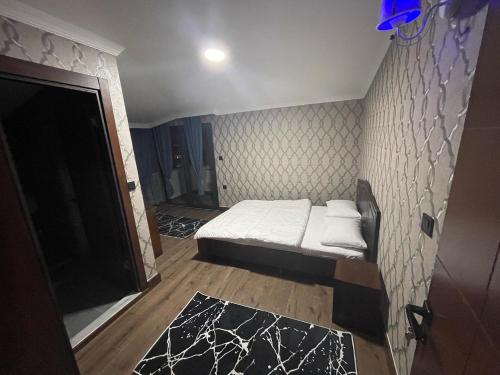 a small bedroom with a bed in a room at My HOMES APART EVLER in Akçatepe