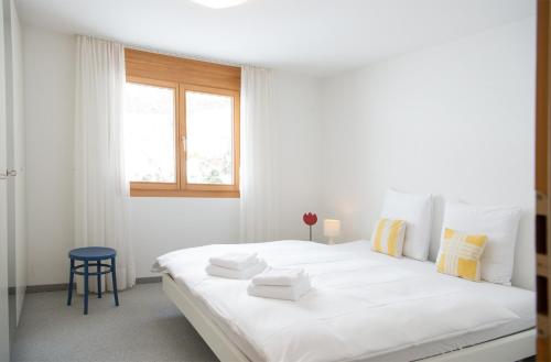 Katil atau katil-katil dalam bilik di Holiday apartment La Costa Valbella- Lenzerheide