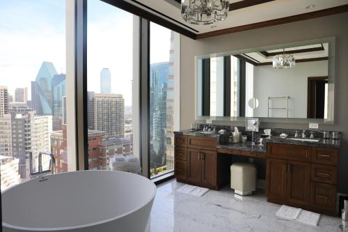 Fotografie z fotogalerie ubytování Hôtel Swexan v destinaci Dallas