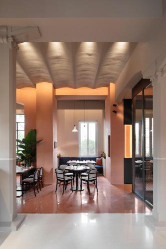 a dining room with a table and chairs at Interno Marche Design Experience Hotel in Tolentino