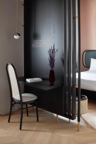 a bedroom with a desk and a chair and a bed at Interno Marche Design Experience Hotel in Tolentino