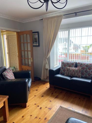 Гостиная зона в Superior 4 bedroom House Moville