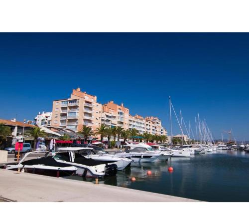 studio avec terrasse port de hyeres