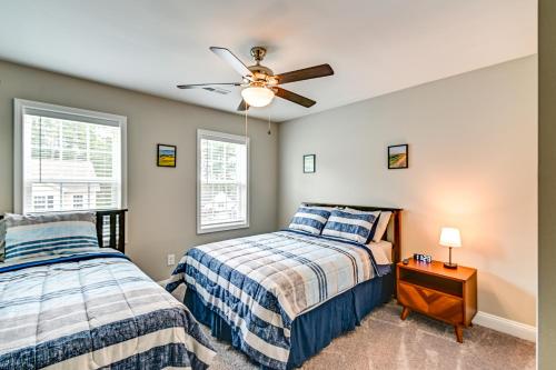A bed or beds in a room at Aberdeen Rental on Golf Course 2 Mi to Downtown!
