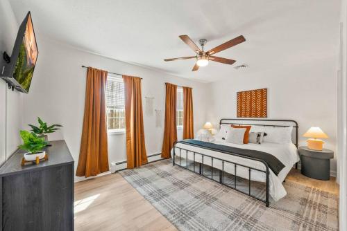 a bedroom with a bed and a ceiling fan at Boho Haven Hideaway - Walk to Pool,Theater,Arcades, Firepit, Lake Access in Thornhurst