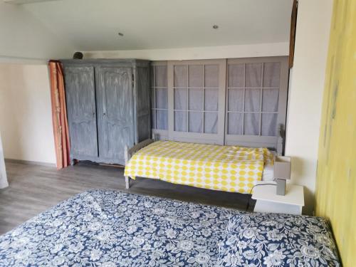 Postel nebo postele na pokoji v ubytování Logis ST Cyrien