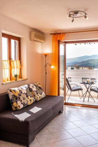 Apartment Nevera, Sea View and private parking